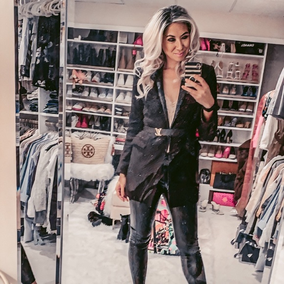 👛🎉💄 Meet your posher!! 💖🎉👗 - Picture 5 of 7